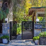No 14 Bed & Breakfast